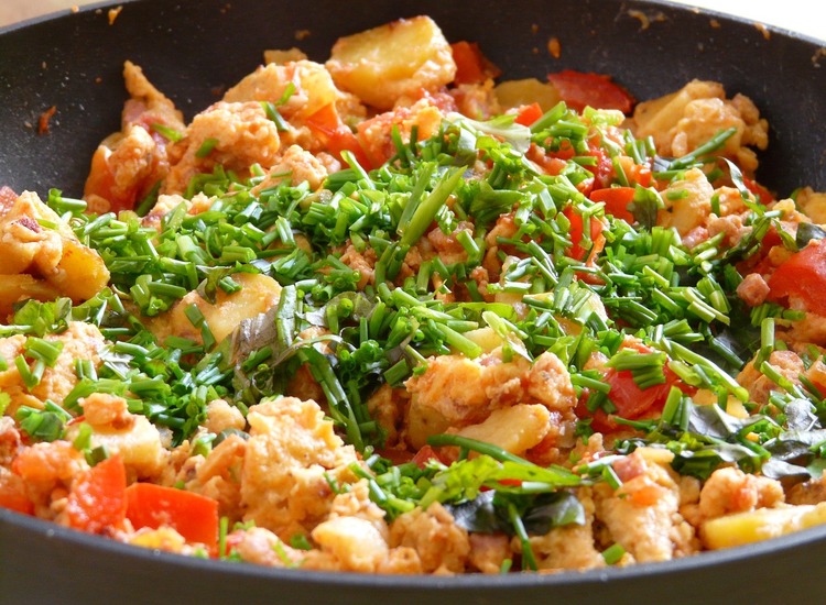 Shrimp Stir Fry with Potatoes, Egg and Chives
