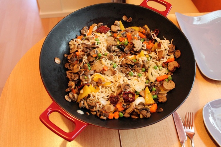 Stirfry Recipe - Chinese Stir Fry with Sausages, Noodles, Peppers and Carrots